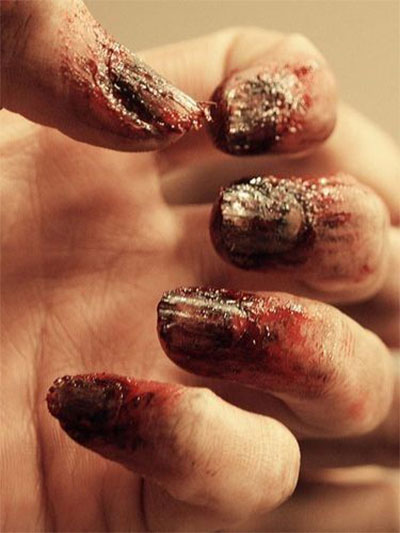 20-Halloween-Inspired-Zombie-Nail-Art-Ideas-2018 -The-Walking-Dead-Nails-16