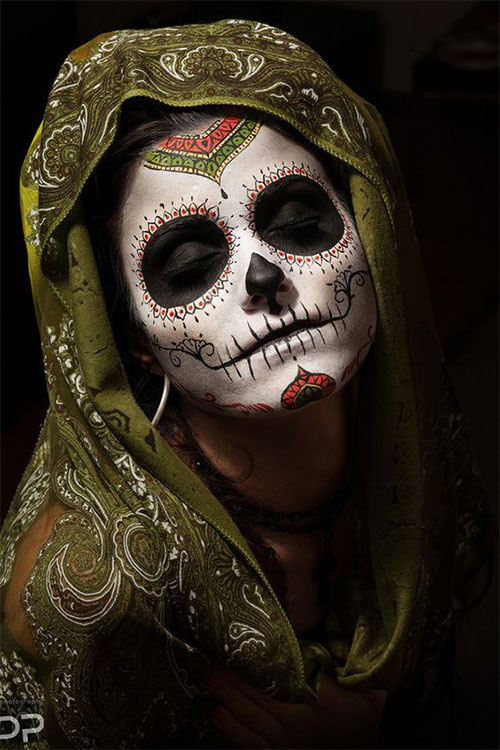 20-Skull-Skeleton-Halloween-Makeup-Ideas-Looks-2018-15